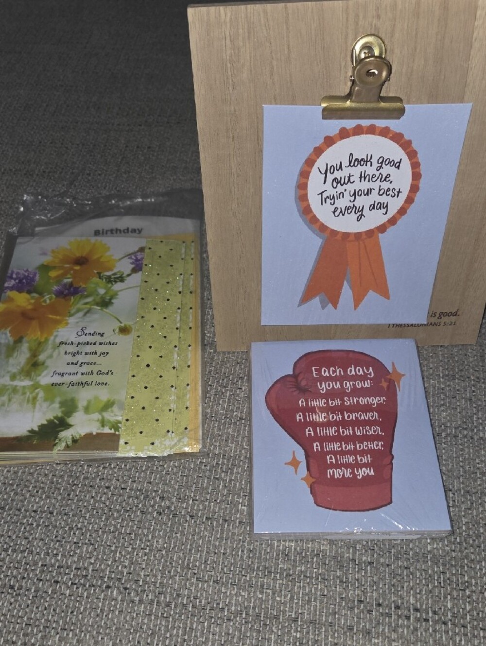 DaySpring Cards & Quotes Stand - Picture 2 of 8